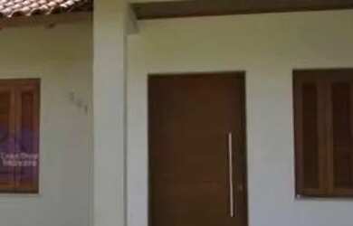 Imagem: A casa possui 3 Dormitórios, 2 Banheiros, 2 Vagas na garagem