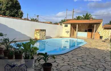 Imagem: A casa possui 2 Dormitórios, 1 Banheiro, 3 Vagas na garagem