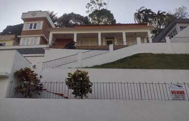 Imagem: A casa possui 1 Dormitório, 1 Banheiro, 2 Vagas na garagem