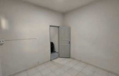 Imagem 7: Casa térrea independente de 01 quarto na rua Enéas Martins perto da...