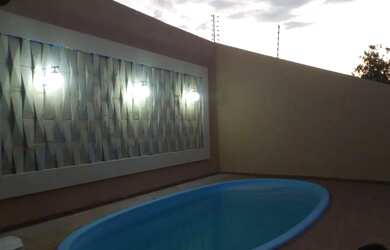 Imagem: A casa possui 3 Dormitórios, 2 Banheiros, 3 Vagas na garagem