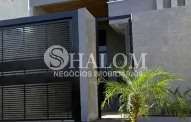 Imagem: A casa possui 3 Dormitórios, 2 Banheiros, 2 Vagas na garagem