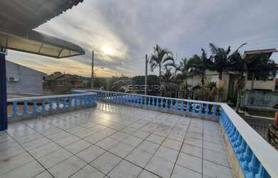 Imagem: A casa possui 3 Dormitórios, 1 Banheiro, 120m² de Área e