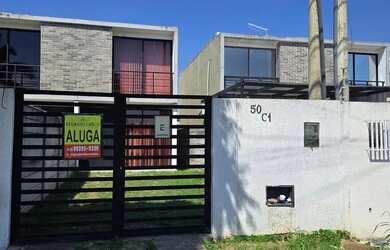 Imagem: A casa possui 2 Dormitórios, 2 Banheiros, 2 Vagas na garagem