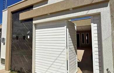 Imagem: A casa possui 2 Dormitórios e está localizado em Petrópolis