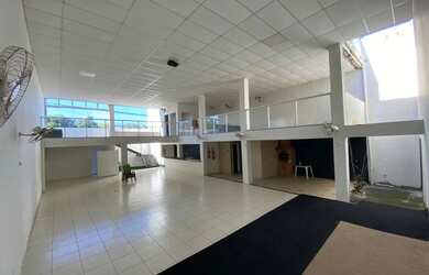 Imagem: A casa possui 1 Dormitório e Acomodam 20 pessoas e está localizado