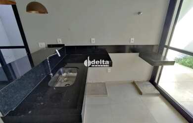 Imagem 9: Casa com 3 suítes disponível para locação no bairro Bosque dos Buritis...