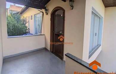 Imagem: A casa em condomínio possui 5 Dormitórios, 5 Banheiros, 5