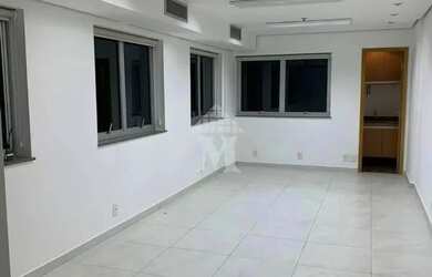 Imagem: O depósito possui 1 Vaga na garagem e 31m² de Área e está