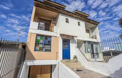 Imagem: A casa para alugar possui 4 Dormitórios, 5 Banheiros, 3 Vagas