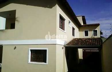 Imagem 13: Casa residencial disponível para venda e locação no bairro Santa Mônica...