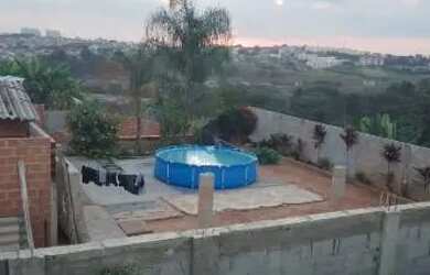 Imagem: A casa possui 2 Dormitórios, 1 Banheiro, 5 Vagas na garagem