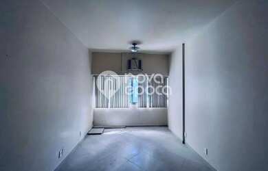 Imagem: O depósito possui 1 Vaga na garagem, 28m² de Área e está