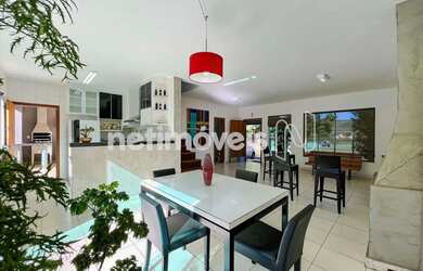 Imagem: A casa possui 3 Dormitórios, 4 Banheiros, 2 Vagas na garagem