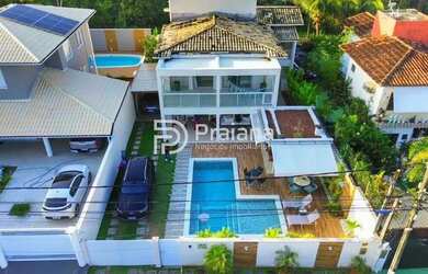 Imagem: A casa possui 4 Dormitórios, 3 Banheiros, 5 Vagas na garagem