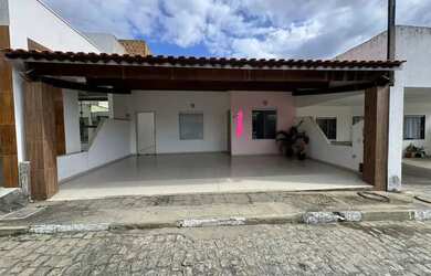 Imagem: A casa em condomínio possui 3 Dormitórios, 2 Banheiros, 2