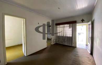 Imagem: A casa possui 2 Dormitórios, 1 Banheiro, 2 Vagas na garagem