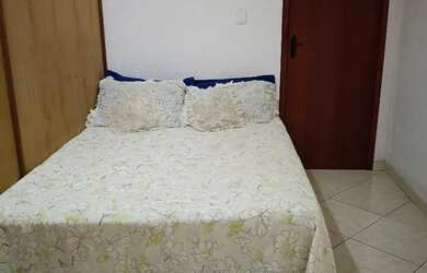 Imagem: A casa possui 1 Dormitório, Acomodam 3 pessoas, 1 Vaga na garagem