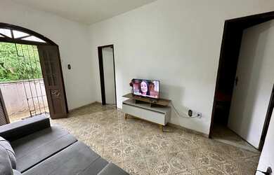 Imagem: A casa possui 2 Dormitórios, Acomodam 10 pessoas e está localizado