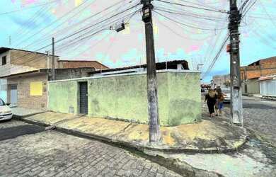 Imagem: A casa possui 2 Dormitórios, 1 Banheiro, 1 Vaga na garagem