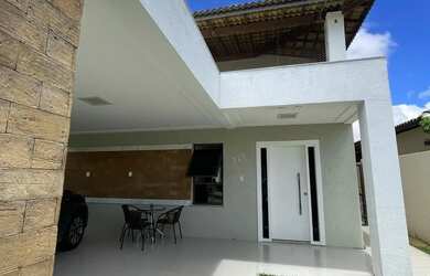 Imagem: A casa possui 4 Dormitórios, 3 Banheiros, 2 Vagas na garagem