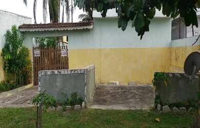 Imagem: A casa possui 2 Dormitórios, 2 Banheiros, 4 Vagas na garagem