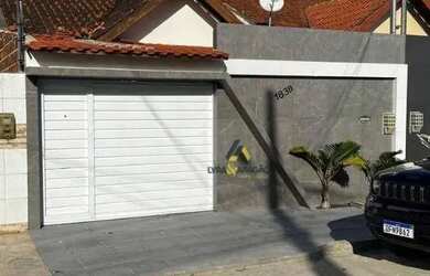 Imagem: A casa possui 3 Dormitórios, 2 Banheiros, 2 Vagas na garagem