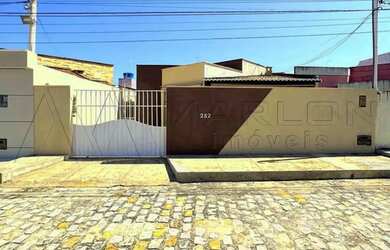 Imagem: A casa em condomínio possui 3 Dormitórios, 2 Banheiros, 1