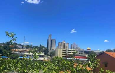 Imagem: A casa possui 3 Dormitórios, 2 Banheiros e está localizado