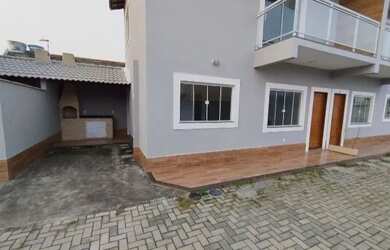 Imagem: A casa possui 3 Dormitórios, 2 Banheiros, 1 Vaga na garagem