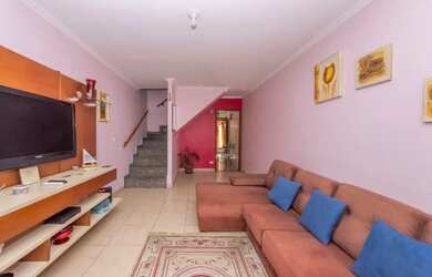 Imagem: A casa possui 2 Dormitórios, 2 Banheiros, 2 Vagas na garagem