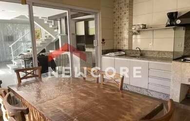 Imagem: A casa em condomínio possui 3 Dormitórios, 2 Banheiros, 3