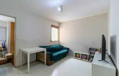 Imagem: O apartamento possui 2 Dormitórios, 1 Banheiro, 1 Vaga na garagem