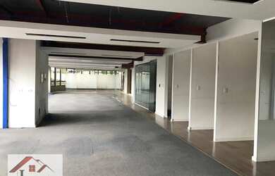 Imagem: O depósito possui 400m² de Área e está localizado em Jardim