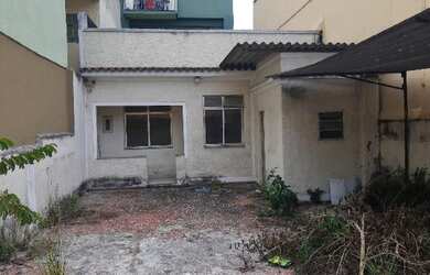 Imagem: A casa possui 2 Dormitórios, 1 Banheiro, 1 Vaga na garagem