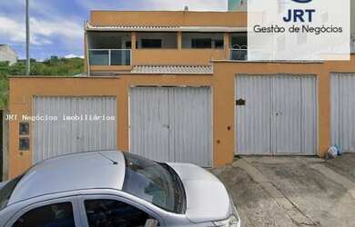 Imagem: A casa possui 2 Dormitórios, 1 Banheiro, 2 Vagas na garagem