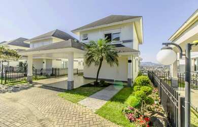 Imagem: A casa em condomínio possui 3 Dormitórios, 3 Banheiros, 2