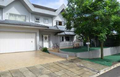 Imagem: A casa em condomínio possui 3 Dormitórios, 4 Banheiros, 2