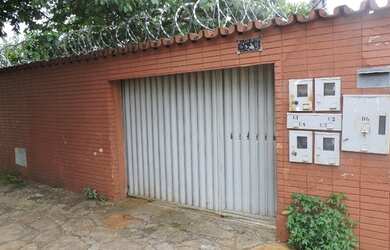 Imagem: A casa possui 3 Dormitórios, 1 Banheiro, 1 Vaga na garagem