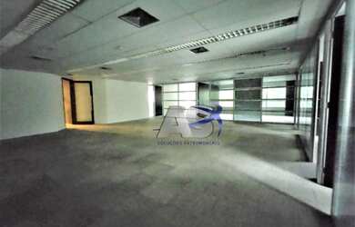 Imagem: O depósito possui 5 Vagas na garagem, 491m² de Área e está