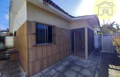 Imagem: A casa à venda possui 2 Dormitórios, 1 Banheiro, 1 Vaga na