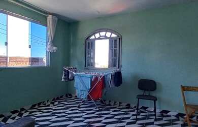 Imagem: A casa possui 3 Dormitórios, 2 Banheiros, 1 Vaga na garagem