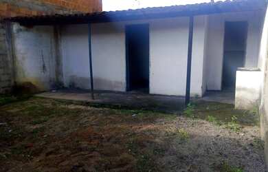 Imagem: A casa possui 1 Dormitório, 1 Banheiro, 1 Vaga na garagem