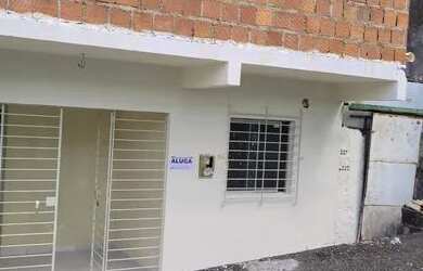 Imagem: A casa possui 2 Dormitórios, 1 Banheiro e está localizado