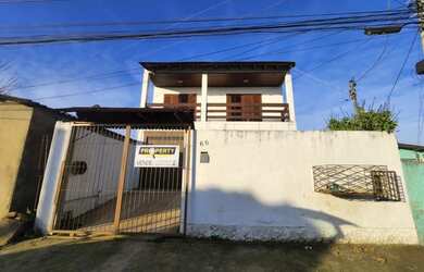 Imagem: A casa possui 4 Dormitórios, 3 Banheiros, 3 Vagas na garagem