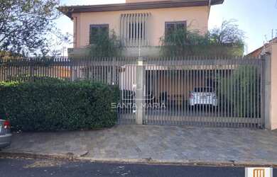 Imagem: O depósito possui 4 Vagas na garagem, 320m² de Área e está