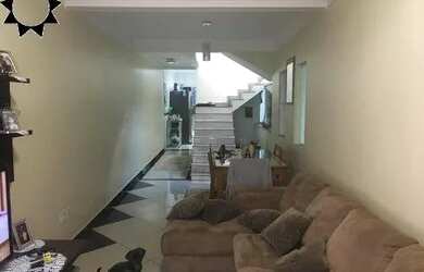 Imagem: A casa possui 3 Dormitórios, 1 Banheiro, 3 Vagas na garagem