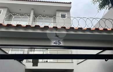 Imagem: A casa possui 3 Dormitórios, 4 Banheiros, 3 Vagas na garagem