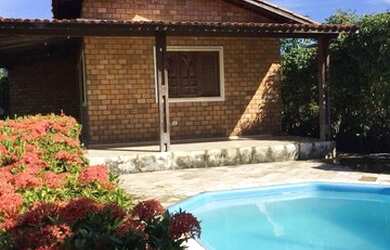 Imagem: A casa possui 3 Dormitórios, 4 Vagas na garagem e está localizado