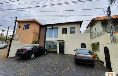 Imagem: O depósito possui 4 Vagas na garagem, 370m² de Área e está